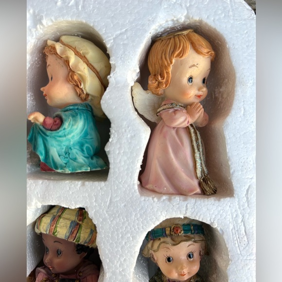 Vintage Holiday Time 11 Piece Children Nativity Set in Box Polyresin Christmas - Picture 4 of 9